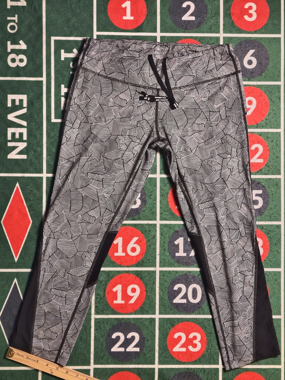 Nike Running Geometric Mesh Capri Leggings Womenâs L Black Gray - Picture 5 of 11